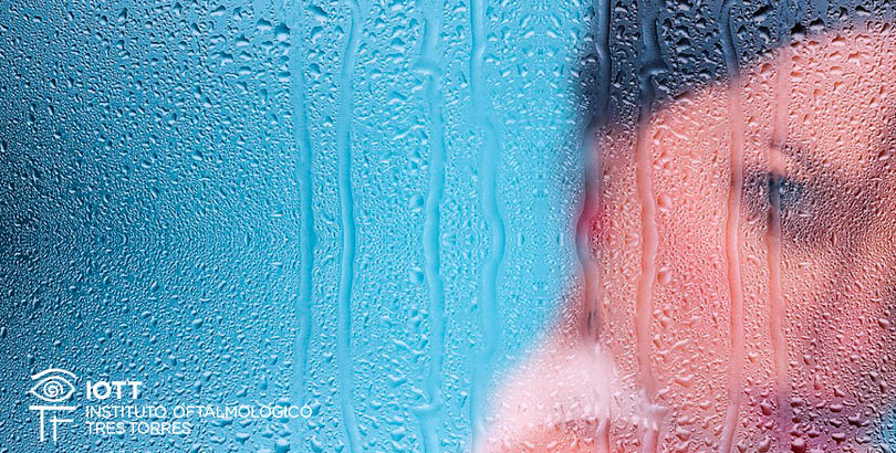 ojos irritados por champú en la ducha